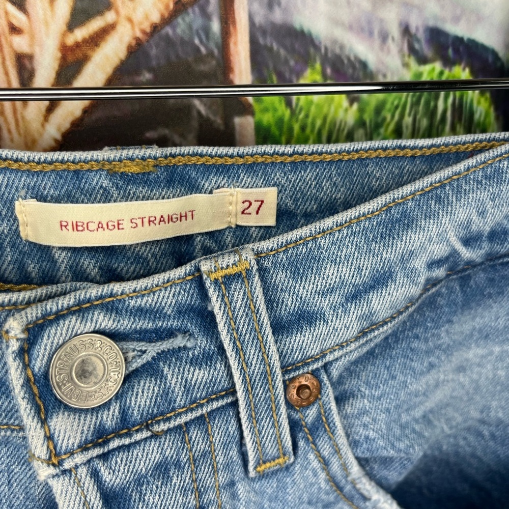 Levi's Ribcage Straight - Picture 3 of 9